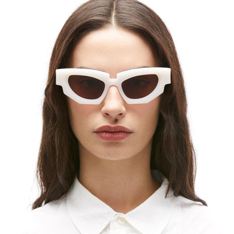 KUBORAUM Maske F5 White sunglasses, worn