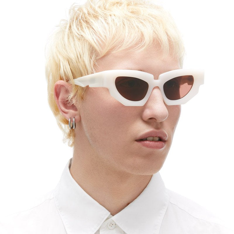 KUBORAUM Maske F5 White sunglasses, worn