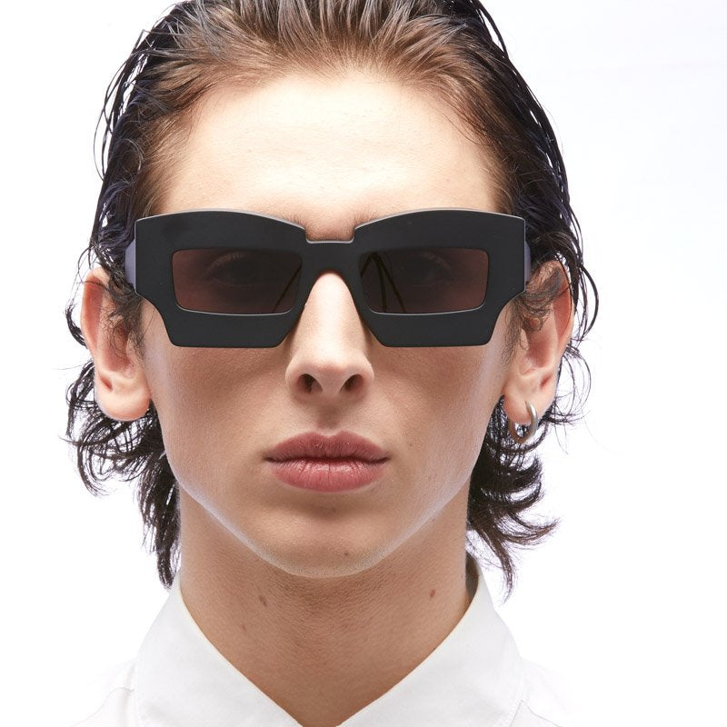 KUBORAUM Maske X6 Black Matt sunglasses, worn