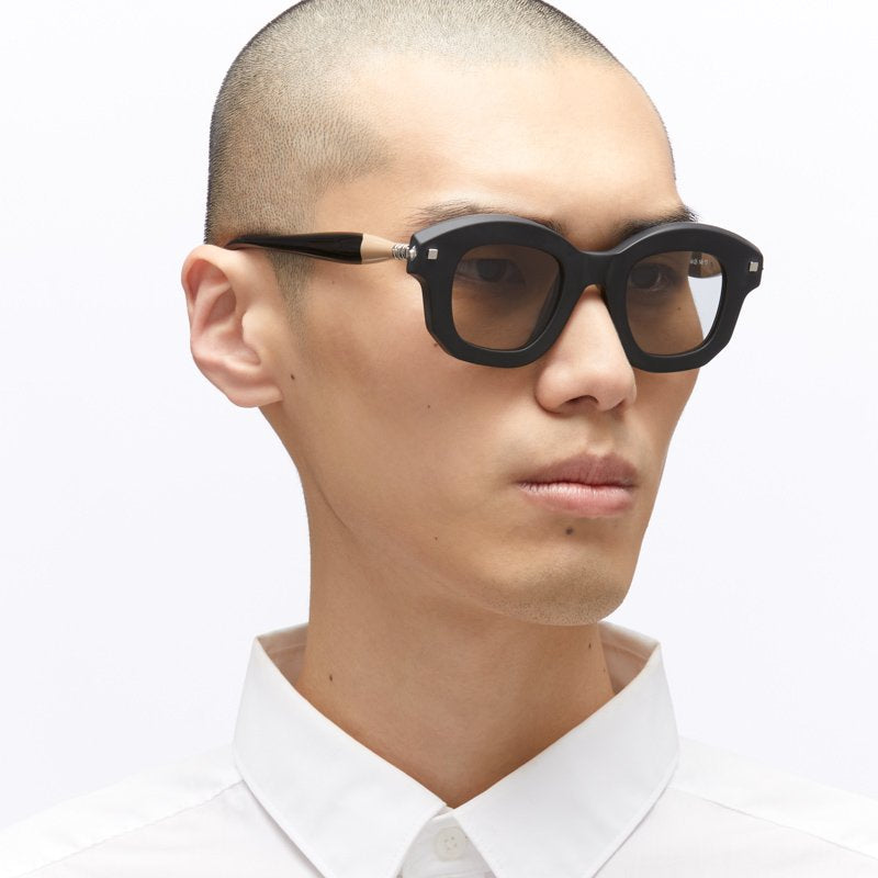 KUBORAUM Maske J1 Black Matt eyeglasses, worn