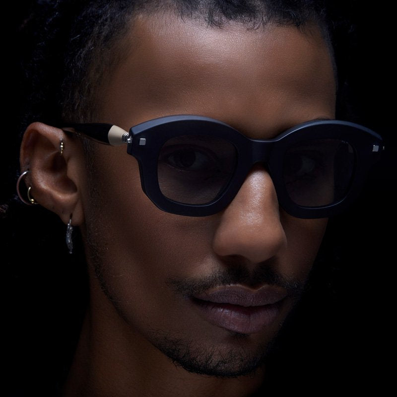 KUBORAUM Maske J1 Black Matt eyeglasses, temple detail