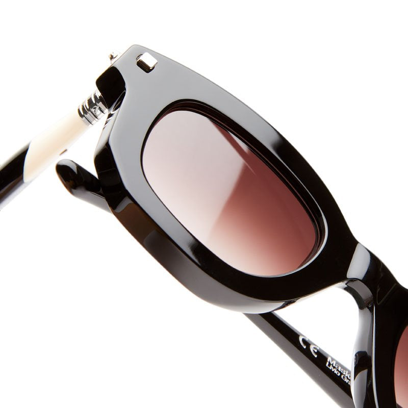 KUBORAUM Maske J1 Black Shine sunglasses, detail