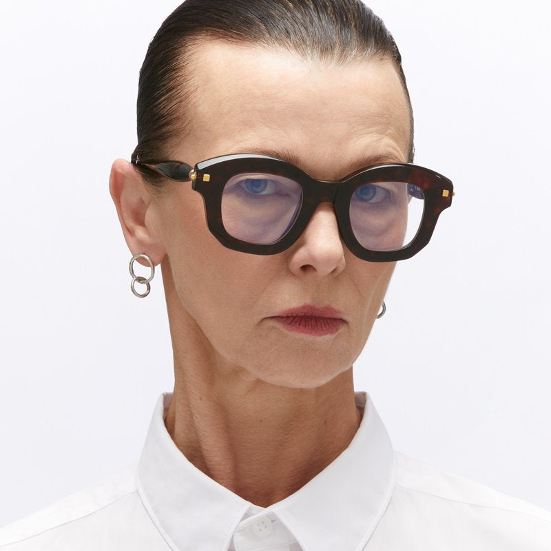 KUBORAUM Maske J1 Tortoise eyeglasses, worn