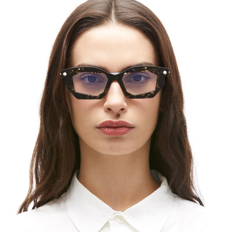 KUBORAUM Maske P14 Grey Yellow Havana eyeglasses, worn