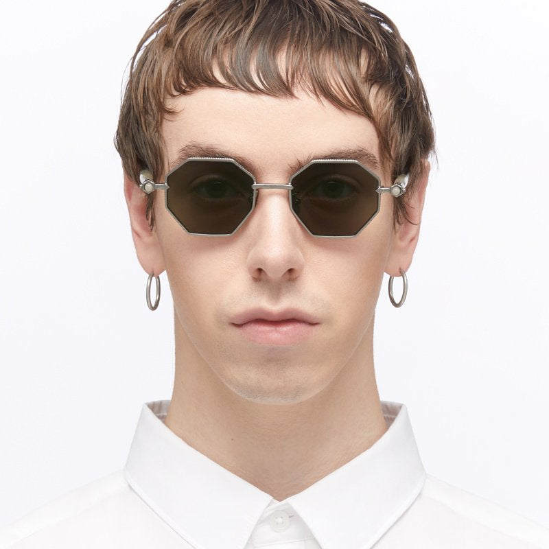 KUBORAUM Maske P74 Gunmetal sunglasses, worn