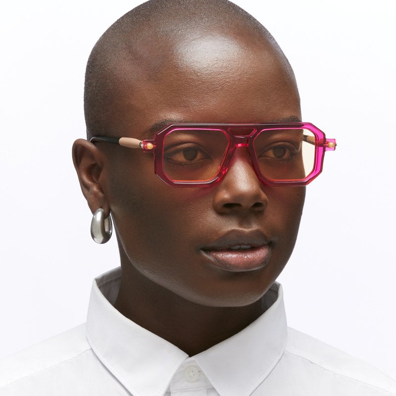 KUBORAUM Maske P8 Magenta sunglasses, worn