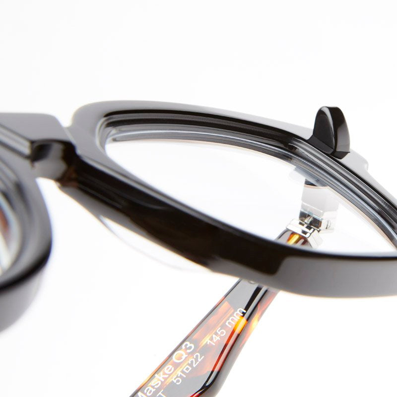 KUBORAUM Maske Q3 Black Shine eyeglasses, side view