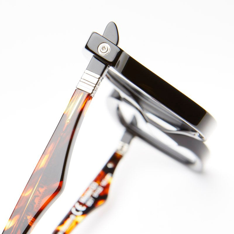 KUBORAUM Maske Q3 Black Shine eyeglasses, temple detail