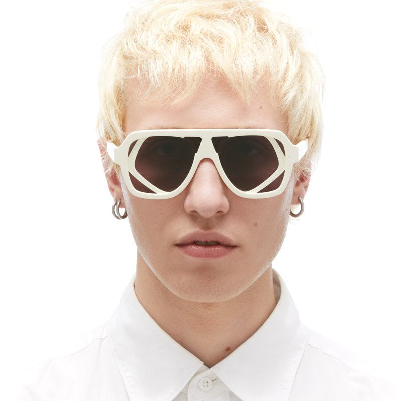 KUBORAUM Maske T11 Off-White sunglasses, worn
