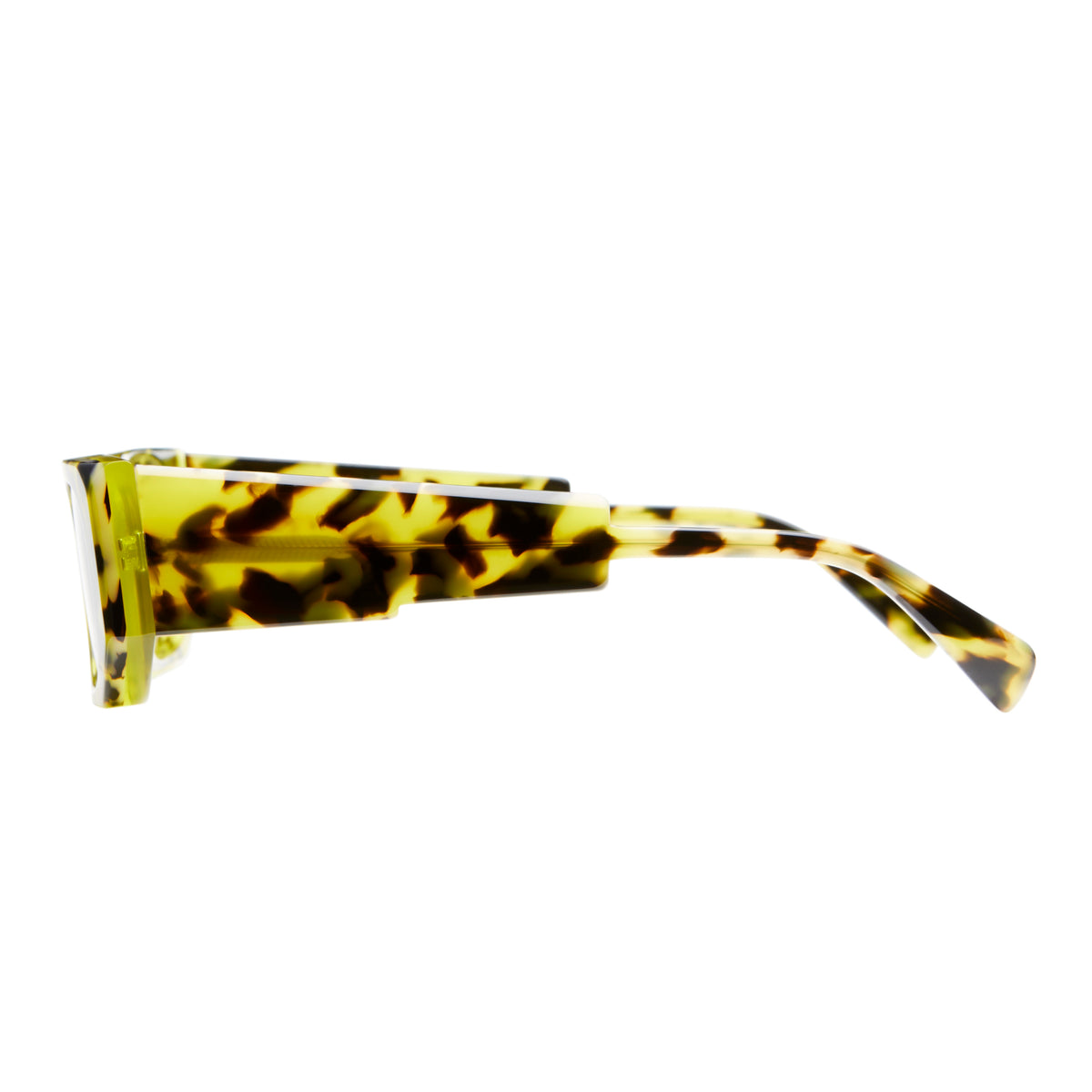 KUBORAUM Maske U8 Yellow Havana sunglasses, angled view