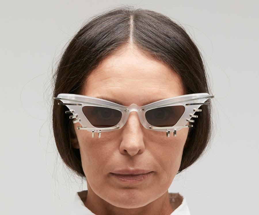 KUBORAUM Maske Y7 Frosted Crystal sunglasses, temple detail